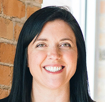 Sophie Hartwell, responsável pelo atendimento ao cliente, headshot da equipa de serviço